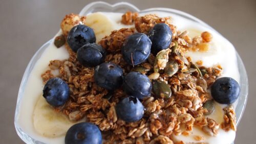 yogurt, granola, blueberries-924880.jpg